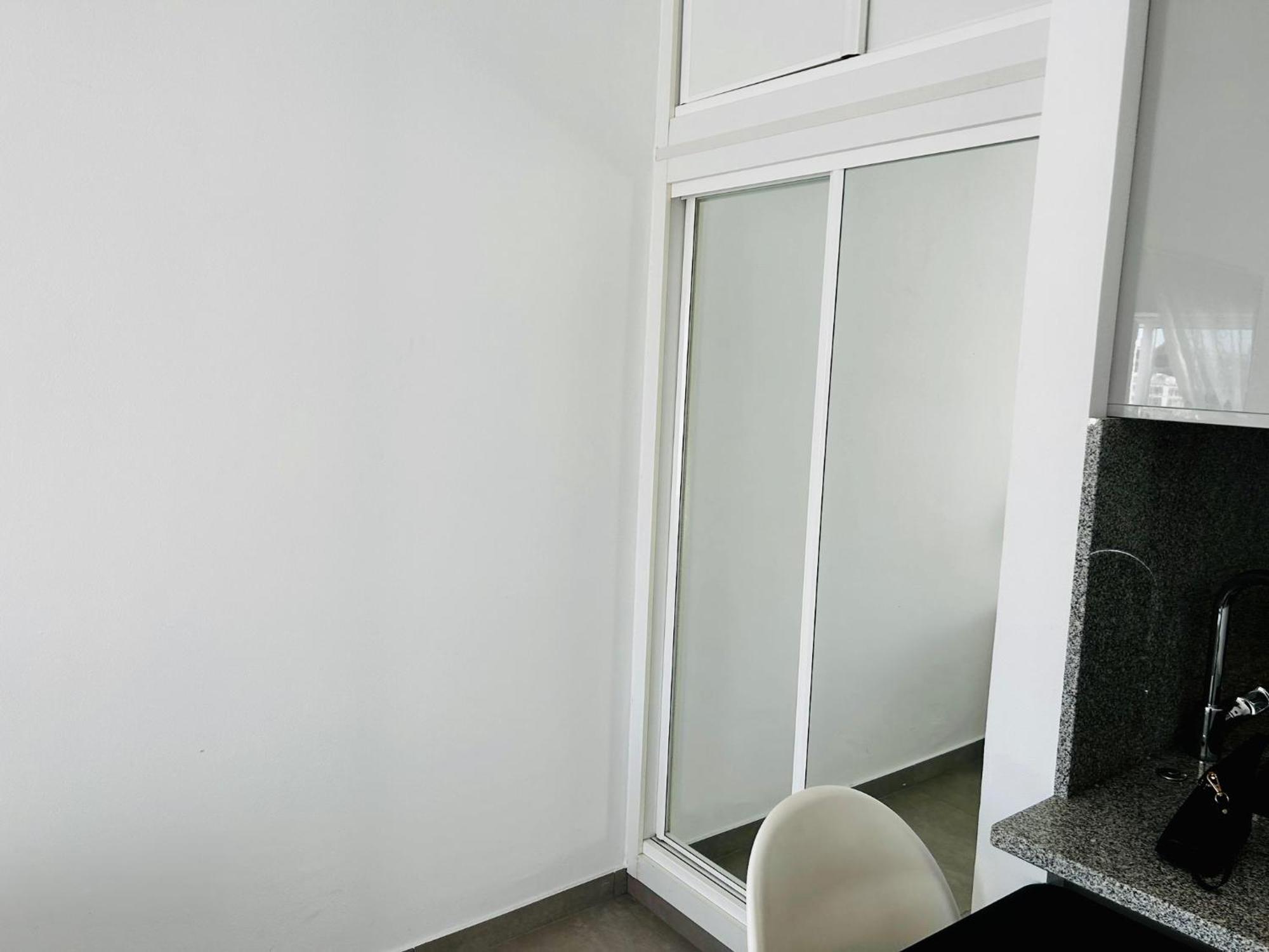 With Spectacular Views Of Marina Apartment *