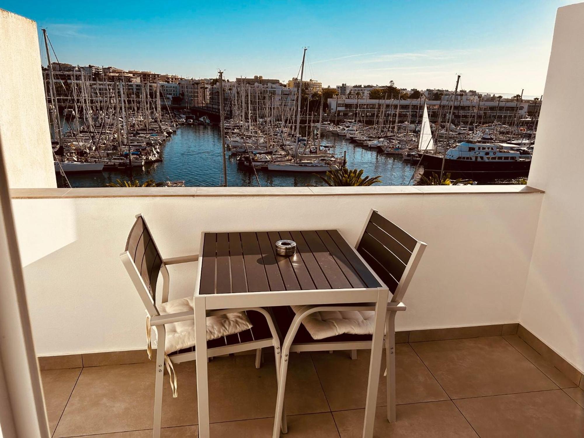Apartment With Spectacular Views Of Marina Lagos